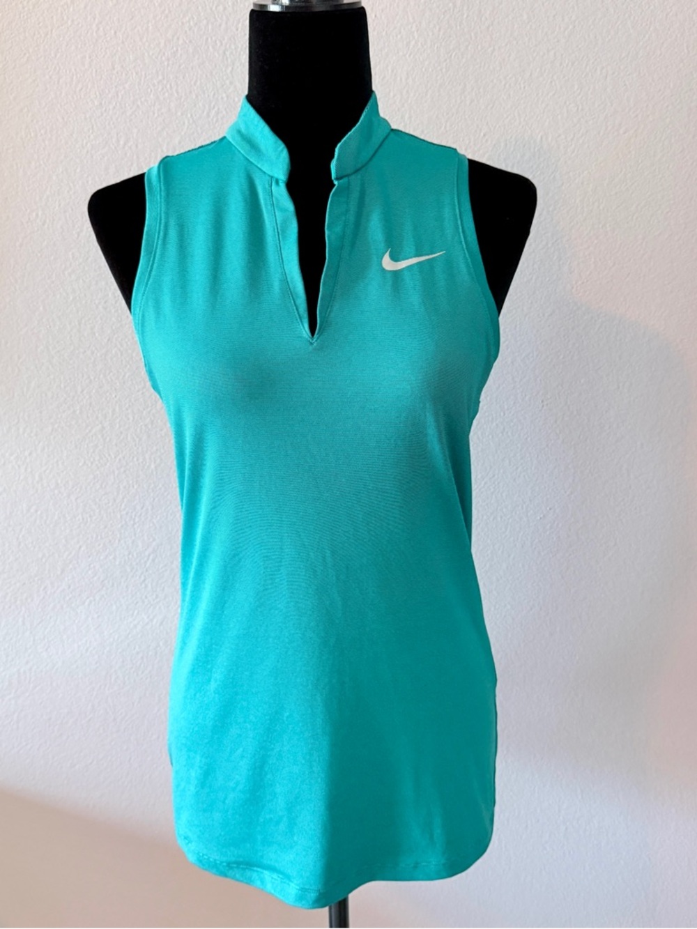 Nike Teal Sleeveless Athletic Golf Top with Silver Swoosh